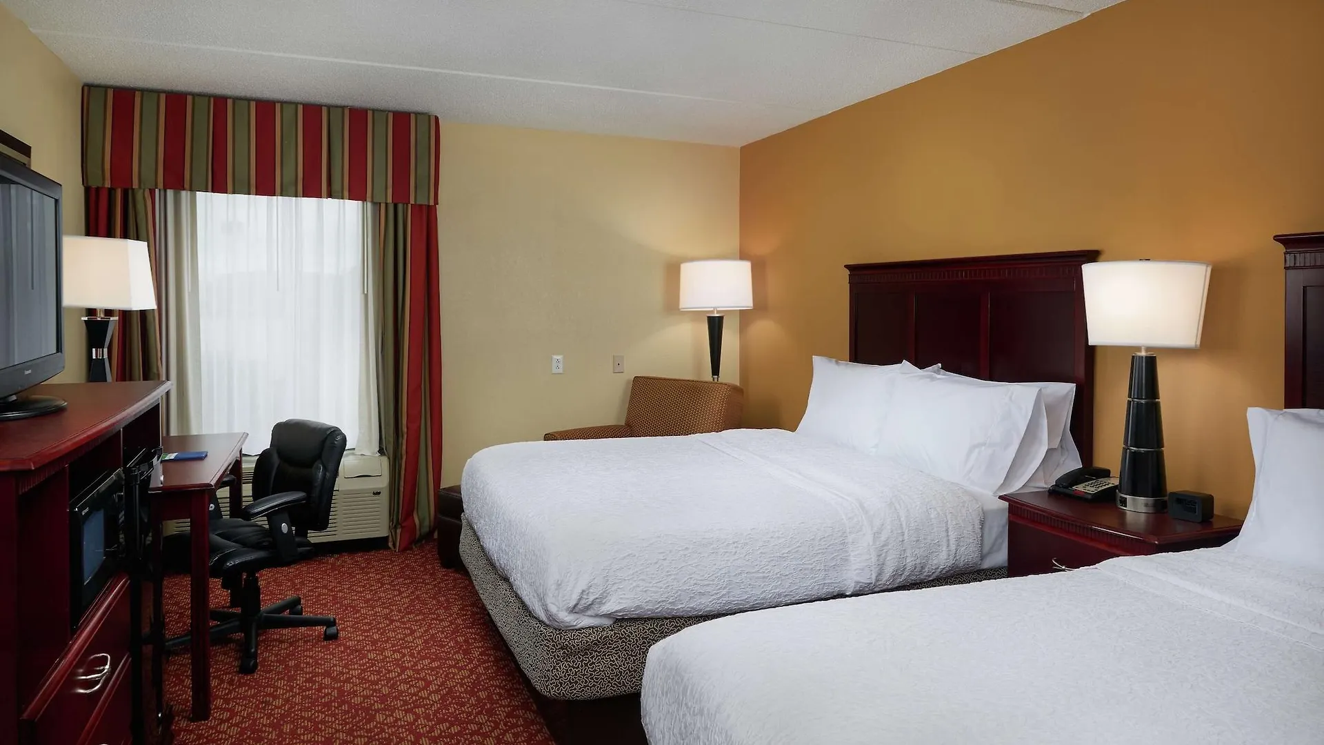 Hampton Inn Newport News-Yorktown 3*,
