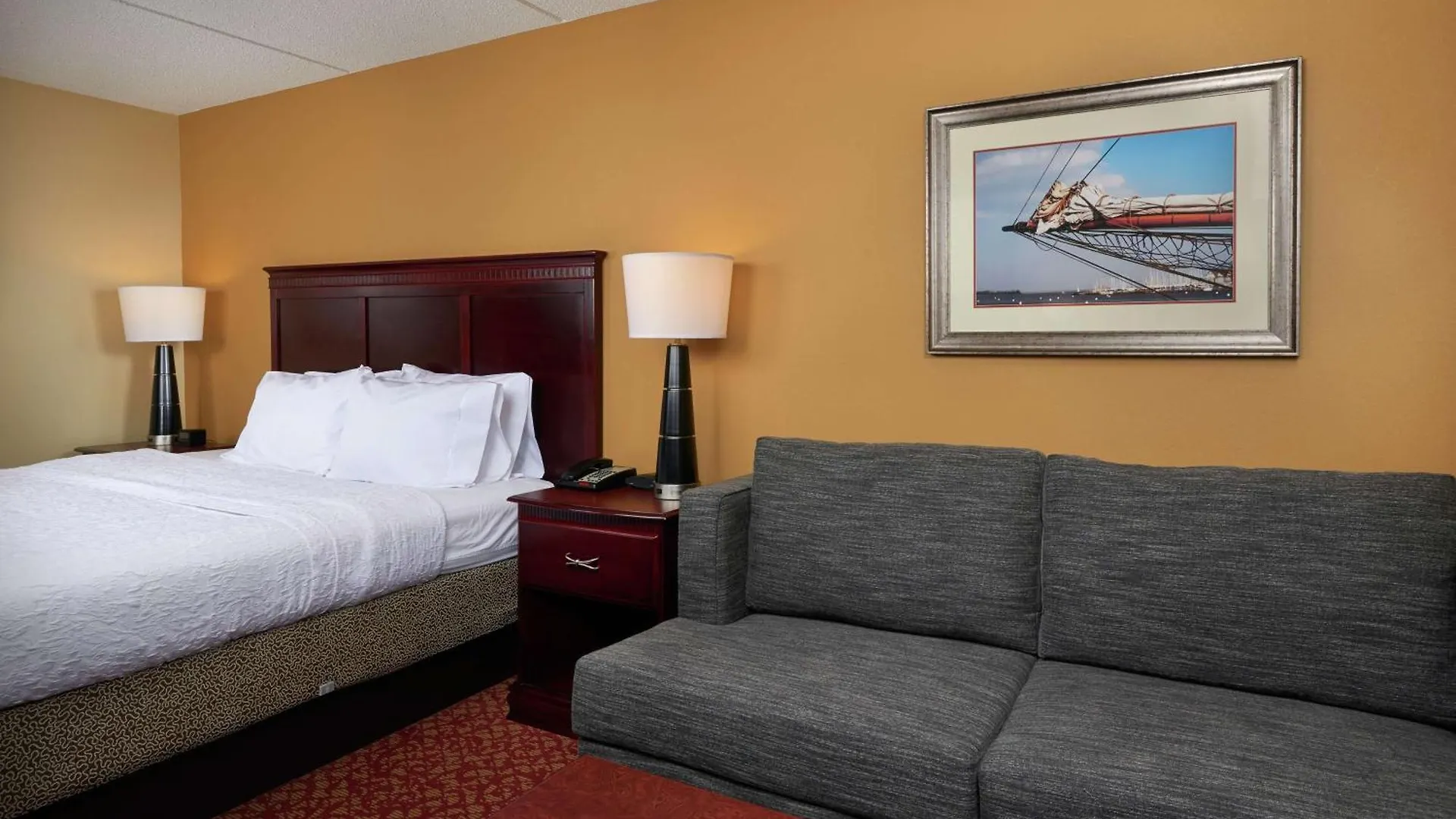 Hampton Inn Newport News-Yorktown 3*,