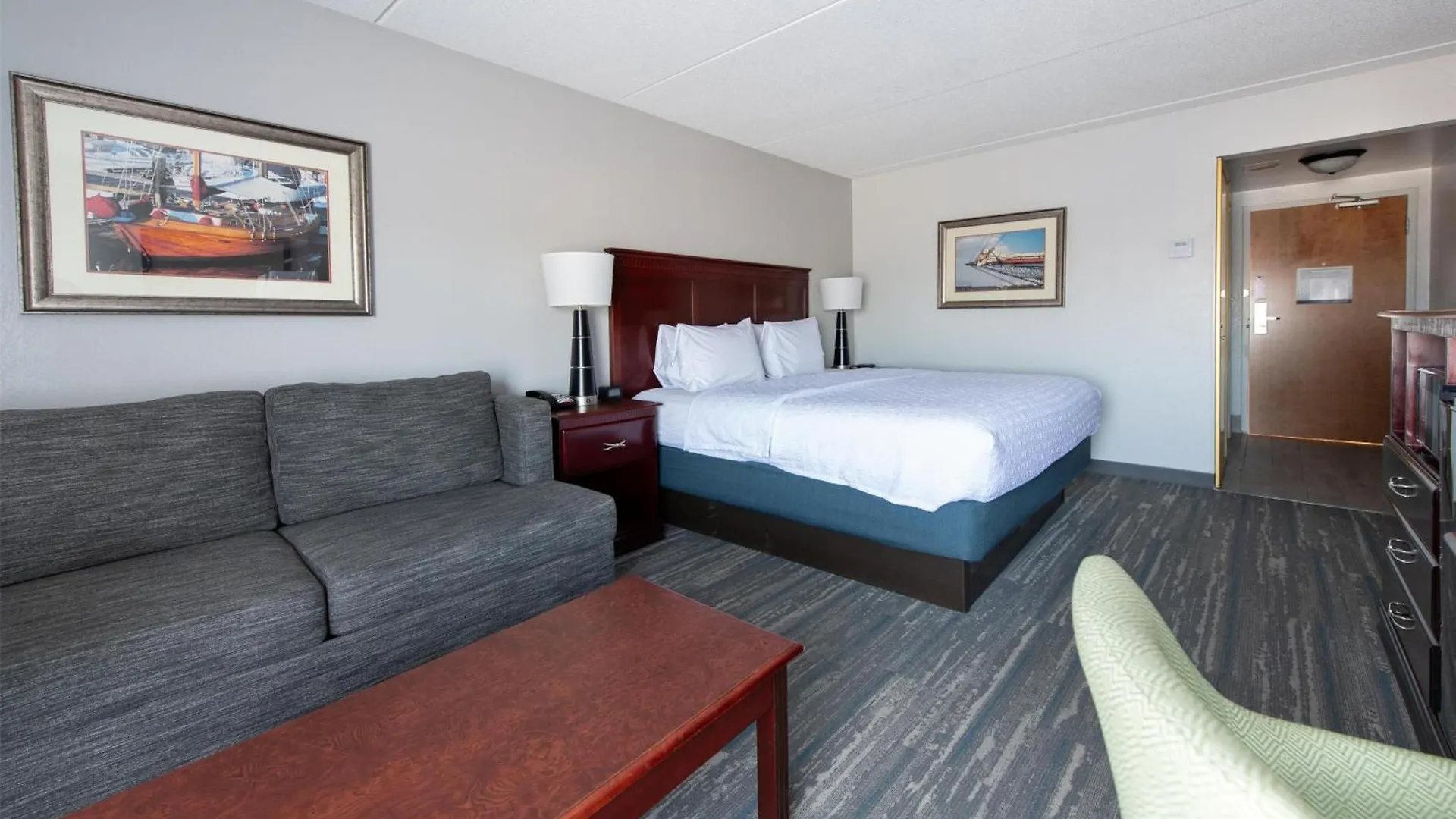 Hampton Inn Newport News-Yorktown 3*,